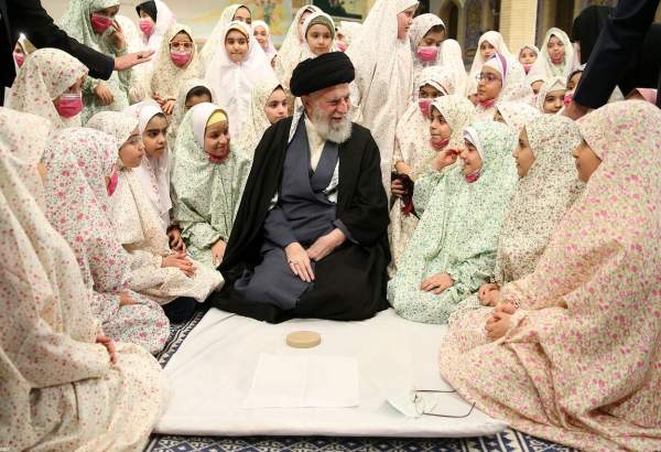 Supreme Leader attends observing religious duties