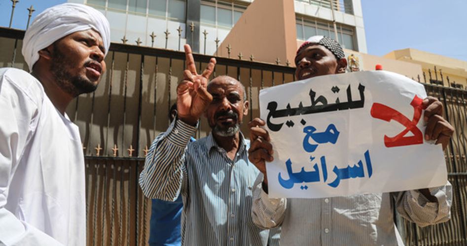 ناشط سوداني : الشعب السوداني سيقاوم التطبيع الذي يقوده أشخاص ولا شعبها