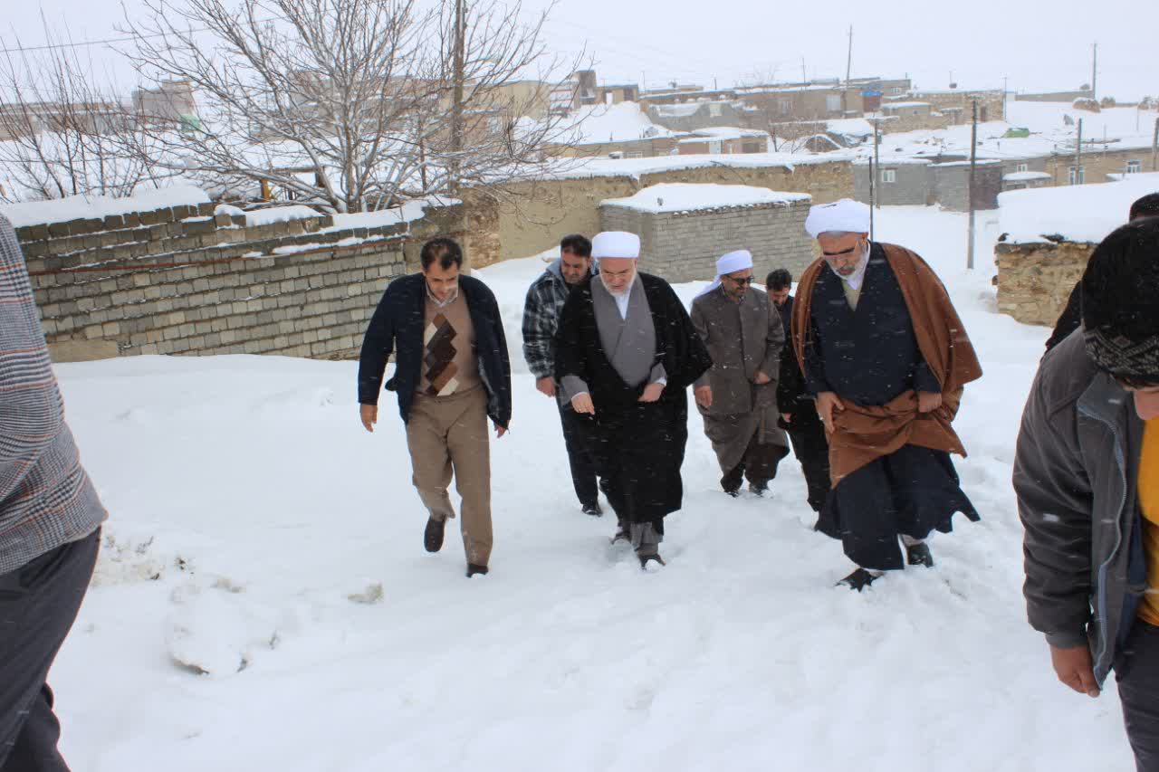 دیدار و تکریم نماینده مکرم ولی فقیه دراستان کردستان از جانباز فتاح موفق در دهستان شریف آباد