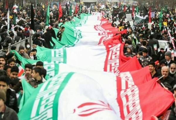 People of Tehran rush to streets to mark 44th anniversary of Revolution