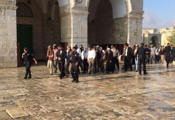 Dozens of Jewish settlers defile Al-Aqsa Mosque in new aggression