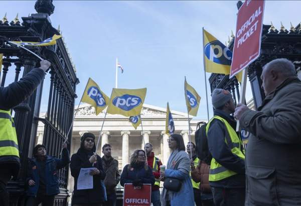 British Museum workers continue industrial action over fair pay