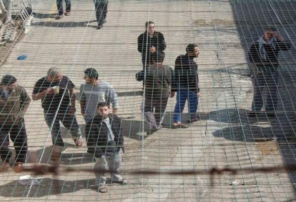 Palestinian prisoners continue sit-in for 9th day
