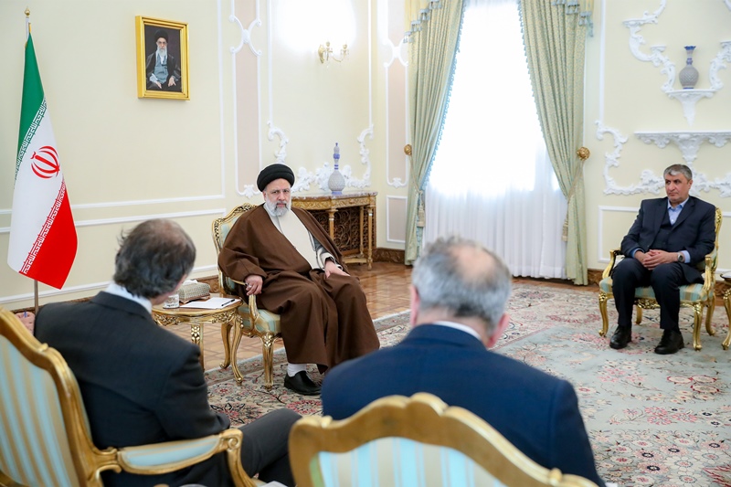 الرئيس الايراني يؤكد على الوكالة الدولية بالتزام الحيادية والمهنية