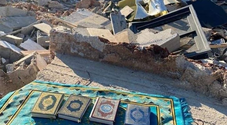 الاحتلال يهدم مسجدا في بيت لحم ويعتقل شابين بالقدس
