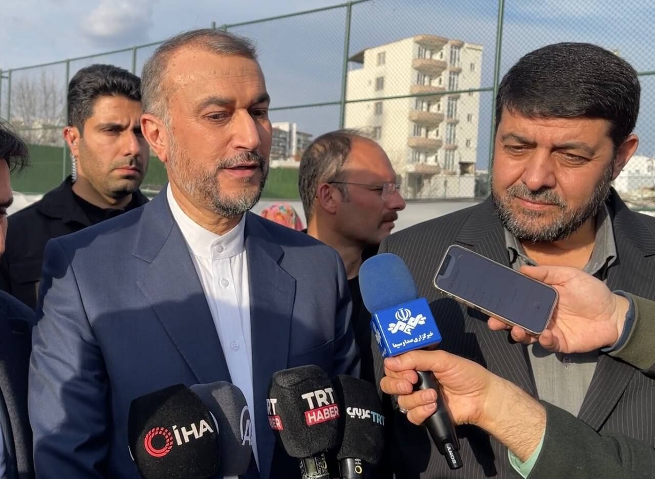 وزير الخارجية الايراني : مجموعاتنا الإغاثية نفذت خطوات عاجلة وفاعلة لمساعدة المنكوبين في زلزال ترکیا