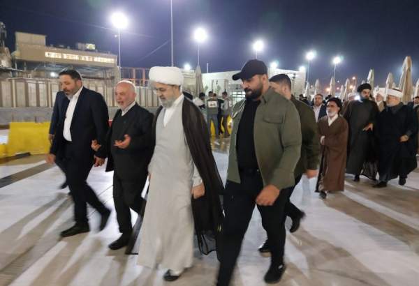 La délégation iranienne rend son pèlerinage aux mausolées des vénérés Imams (AS) à Al-Kadhimiya en Irak  
