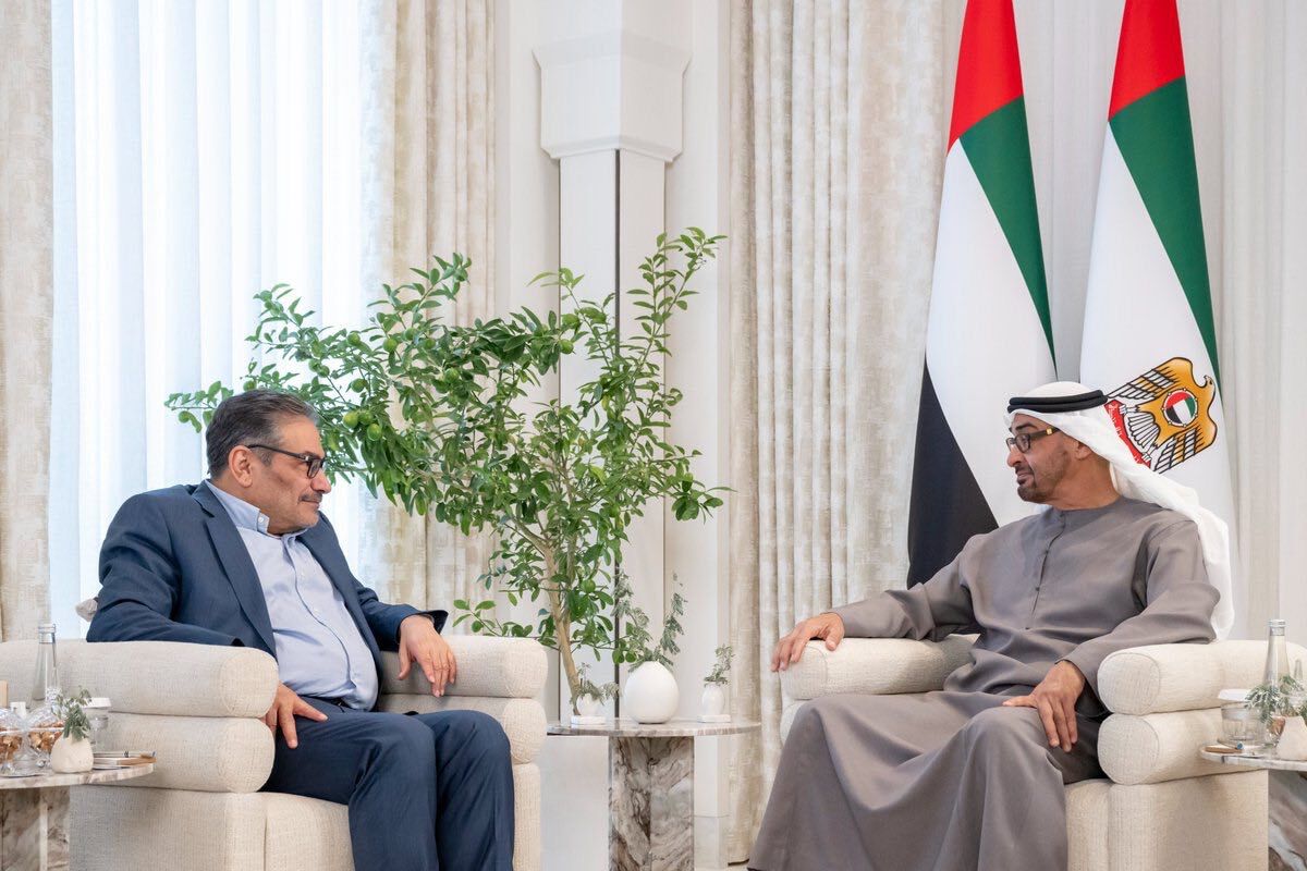 الادميرال شمخاني يلتقي رئيس دولة الامارات في ابوظبي