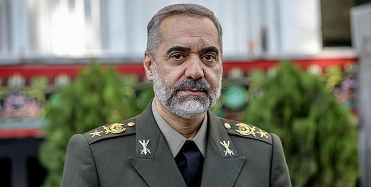 وزير الدفاع الايراني: جماهيرنا ترى النظام الاسلامي من انفسهم وهي صامدة من أجله