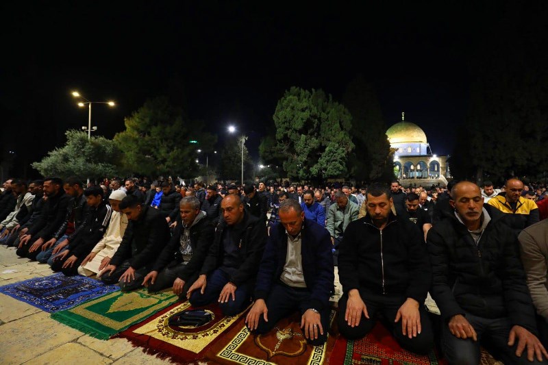 70 ألف مُصلٍ أدوا صلاتي العشاء والتراويح في المسجد الأقصى  