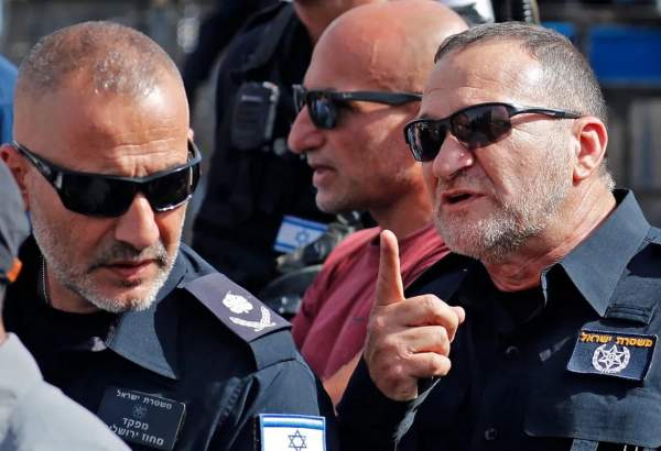 Israeli police chief urges Israelis who hold firearms licenses to carry guns