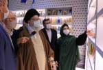 قائد الثورة الإسلامية يزور معرض طهران الدولي للكتاب  