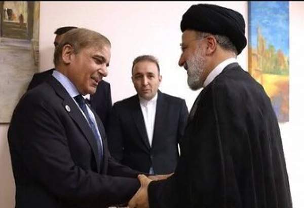 وزیراعظم شہباز شریف اور ایرانی صدر نے بارڈر مارکیٹ اور بجلی ترسیلی منصوبے کا افتتاح کردیا