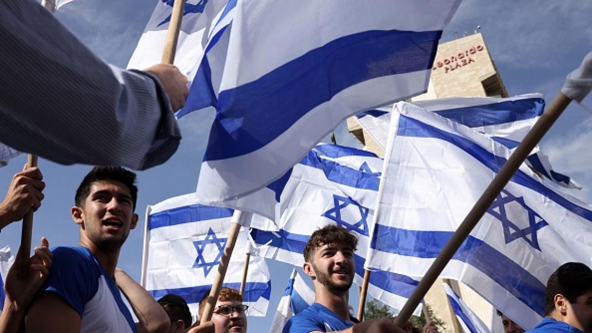 مسيرة الاعلام الاستفزازية تبدا في القدس المحتلة بمشاركة مسؤولي الاحتلال