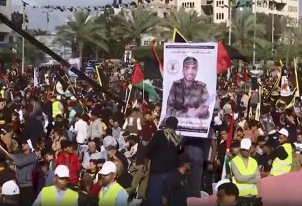 Thousands of Palestinians rally to mark commanders martyred in Israeli strikes