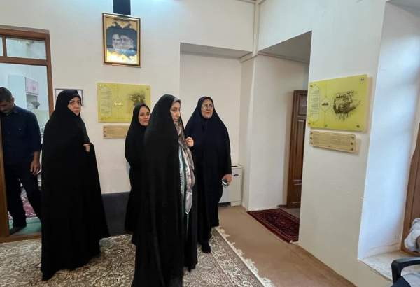 ایران کی سنی خواتین کا قم میں امام خمینی (رہ) کے گھر کا دورہ کیا  