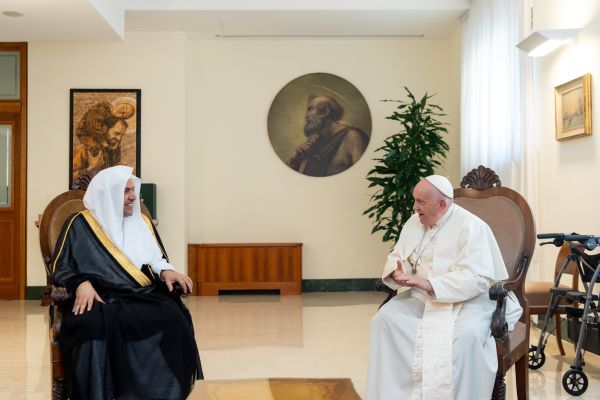 Pope Francis hosts head of Muslim World League