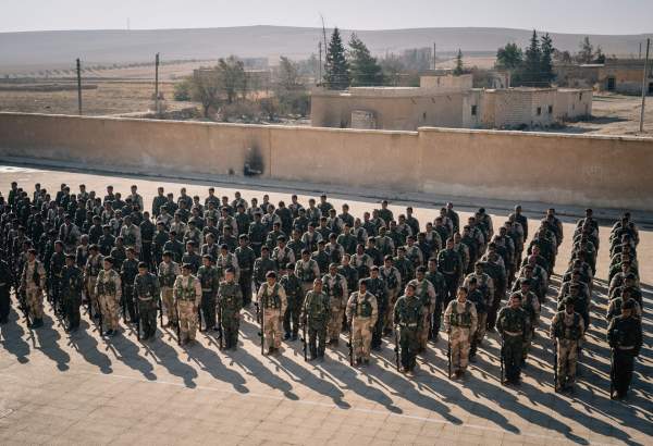 Les États-Unis créent une armée syrienne libre près de Raqqa pour déstabiliser le pays