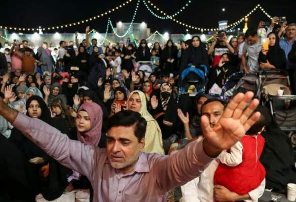 تشرف حدود ۴٠٠ نفر زائر اردو زبان به حرم مطهر رضوی