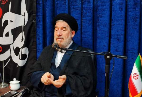 حضرت امام خمینی (ره) یک حرکت تاریخ ساز را رهبری کرد