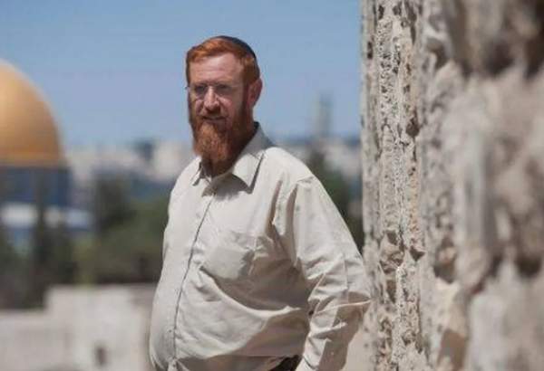 Extremist rabbi Yehuda Glick leads settlers in a provocative tour into Al-Aqsa