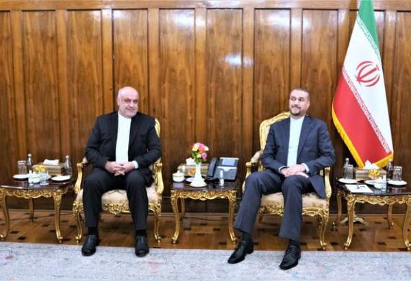 دیدار و گفت‌وگوی وزیر امور خارجه با سفیر ایران در لبنان