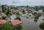 Ukrainians flee floods after Nova Kakhovka dam breaches in Kherson (photo)  