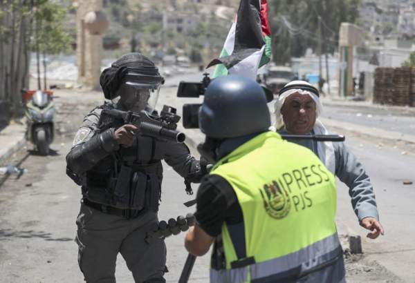Israeli forces shoot journalist in press vest waistcoat
