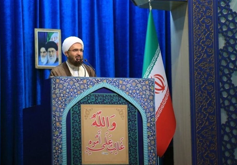 خطيب جمعة طهران : صاروخ "فتاح" دب الرعب في قلوب الأعداء
