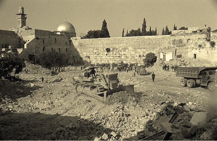 56 عاماً على هدم حارة المغاربة في القدس وتهجير سكانها