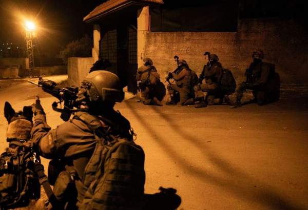 Occupation forces detain seven Palestinians in military raids in West Bank
