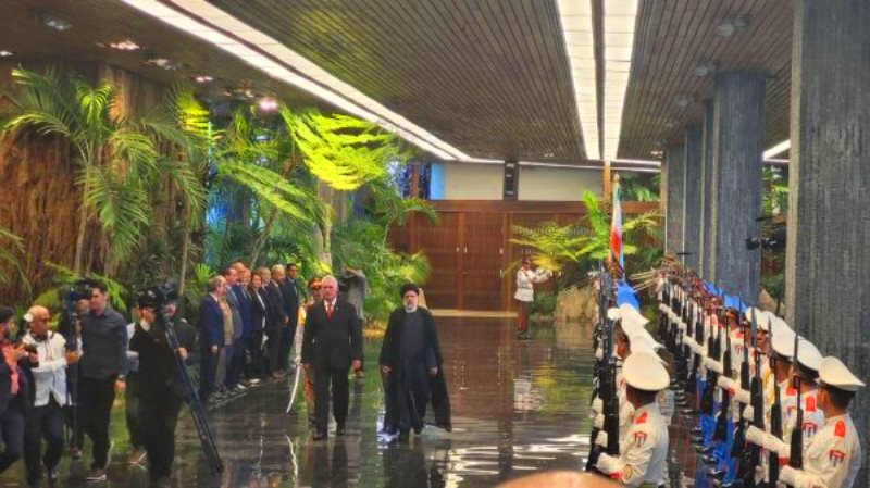 الرئيس الكوبي يستقبل نظيره الايراني رسميا في قصر الثورة بهافانا