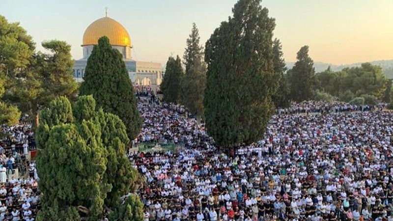 100 ألف مُصل يؤدون صلاة عيد الأضحى في المسجد الأقصى