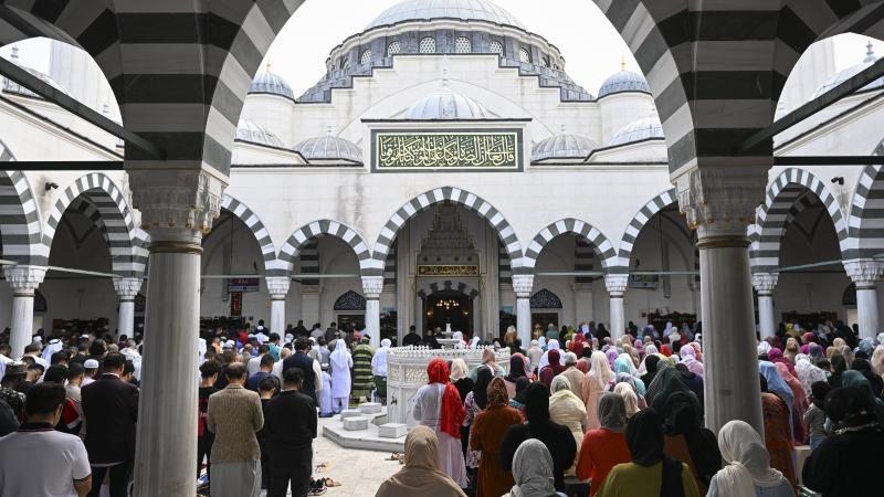 برپایی نماز عید قربان در مناطق مختلف آمریکا