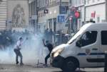 فرانس میں نسل پرستی؛ بکتر بند گاڑیوں اور ہیلی کاپٹروں سے مظاہرین پر حملہ