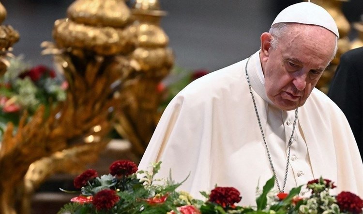 منددا بحرق المصحف الشريف في السويد.. بابا الفاتيكان : أشعر بالغضب والاشمئزاز