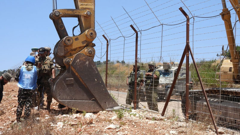 جرافة الاحتلال تخرق الخط الأزرق ونقطة الاعتلام الحدودية مع لبنان
