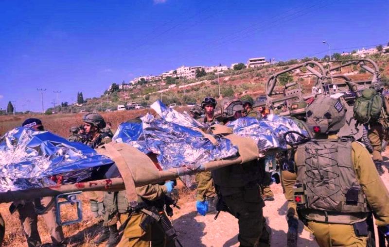 الإعلام العبري: مقتل جندي "إسرائيلي" وإصابة آخر باشتباك مسلح قرب مستوطنة "كدوميم"