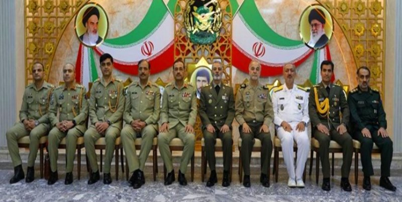 قائد الجيش الباكستاني يلتقي نظيره الإيراني اللواء موسوي