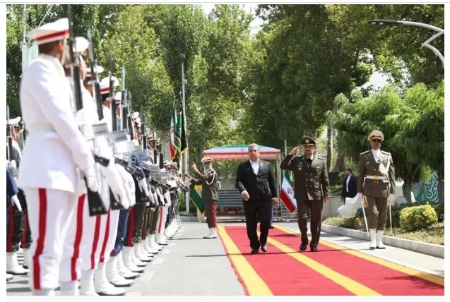 دیدار و گفت‌وگوی وزیر دفاع بولیوی با امیر آشتیانی