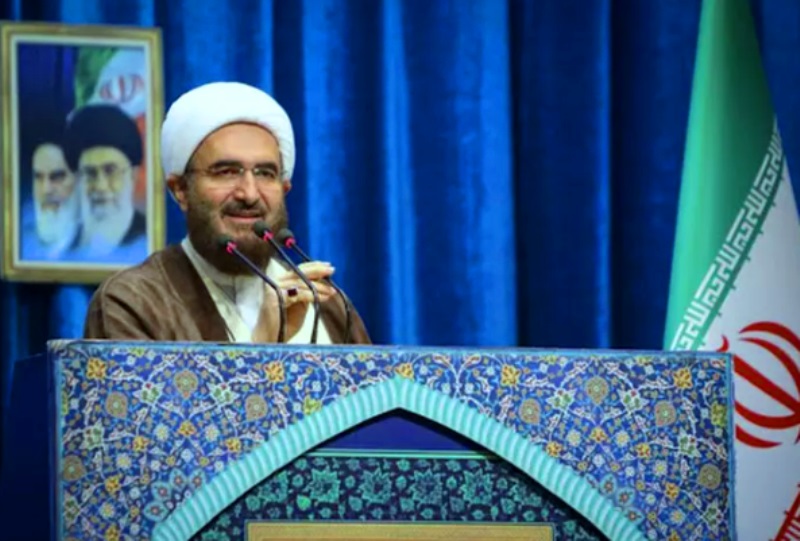 خطيب جمعة طهران : عاشوراء يوم لتجديد العهد والتمسك بالقرآن