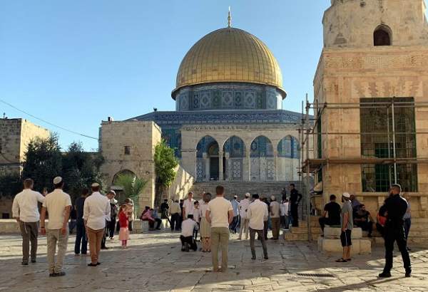 Israeli settlers defile Joseph’s Tomb in Nablus (video)  