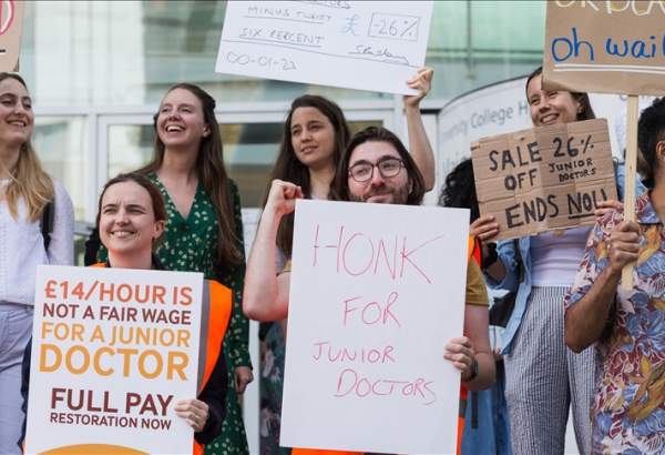 Junior doctors in England begin 5th round of strikes with 96-hour walkout over pay
