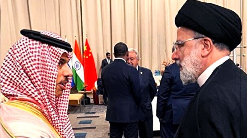 وزير الخارجية السعودي يلتقي آية الله رئيسي على هامش قمة بريكس