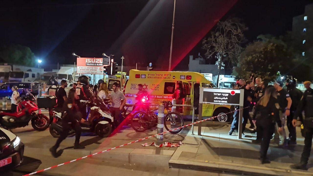 إصابة مستوطن بعملية طعن مساء الاربعاء في القدس واستشهاد المنفذ