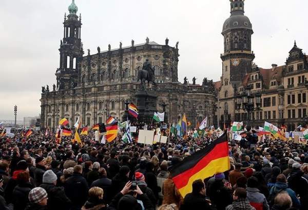 Support for German government at all-time low, poll finds, as concerns over economy grow