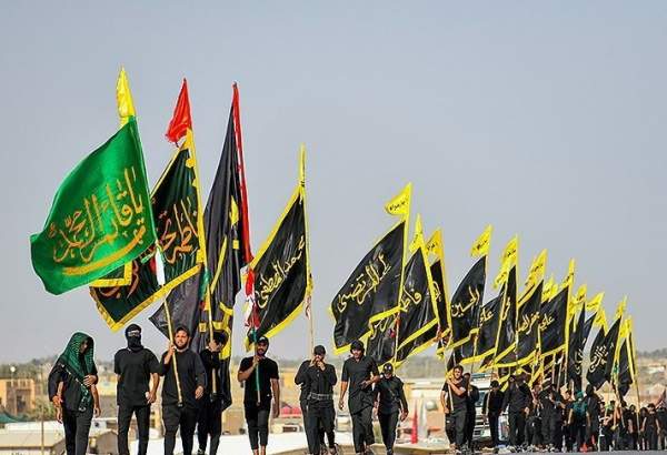Pilgrims march on Najaf-Karbala route ahead of Arba’een procession (photo)  