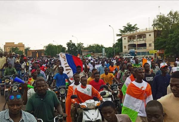 In fresh protests, thousands demand withdrawal of French troops in Niger