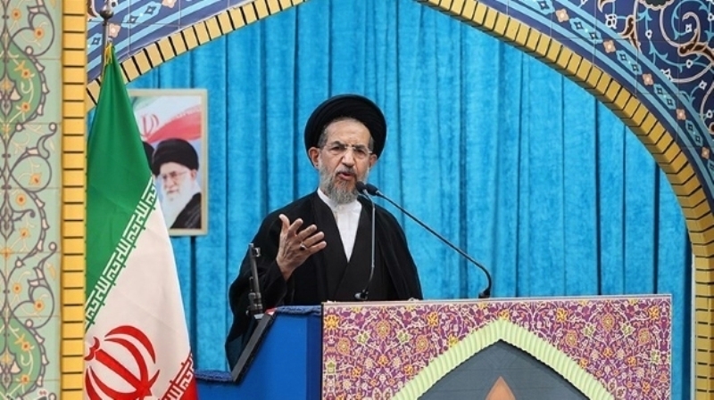 خطيب جمعة طهران : مشاركة أكثر من 4 ملايين إيراني في مراسم الأربعين سطر ملحمة عظيمة