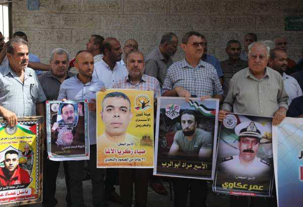 Three Palestinian detainees on hunger strike against detention without charges or trial